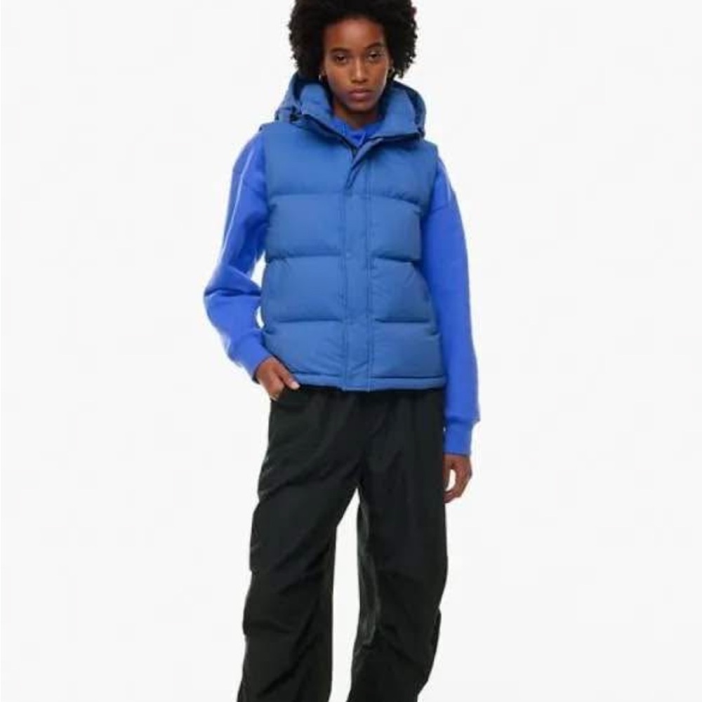 xs aritzia super puff vest blue/purple